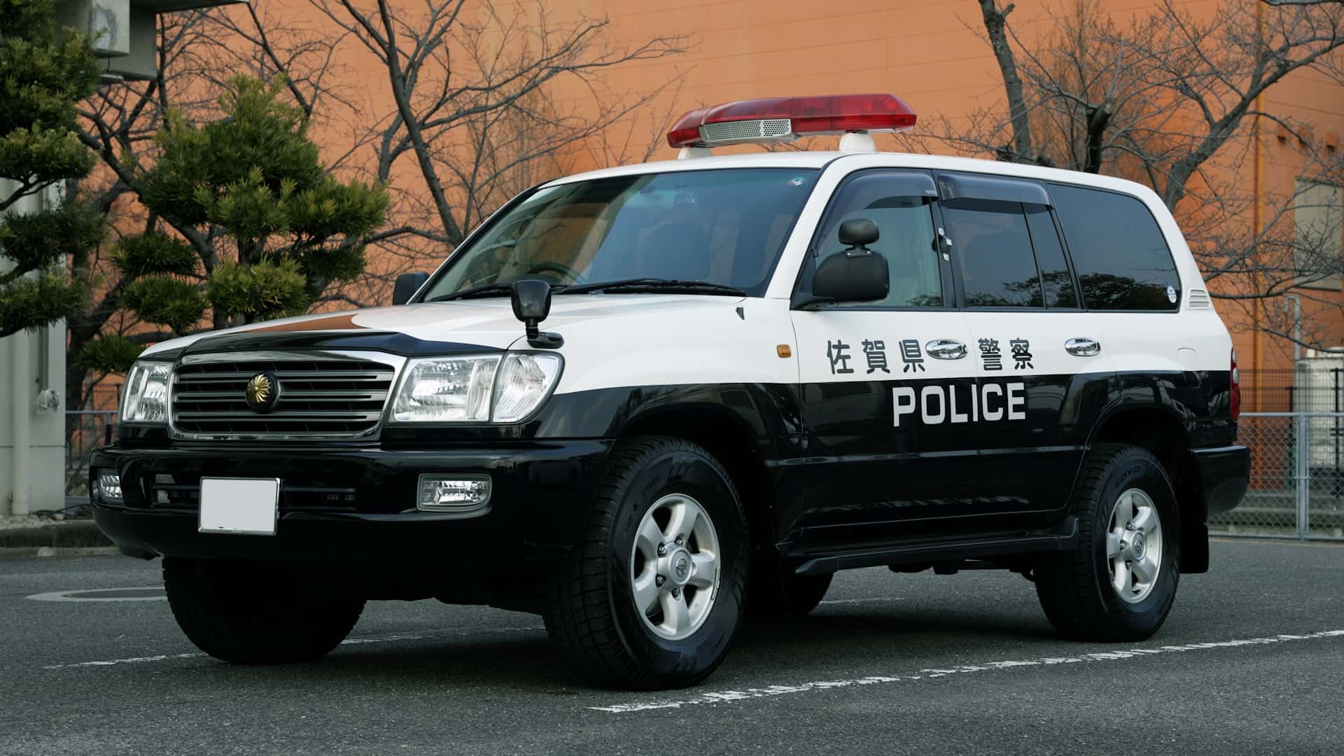 japan police has this specially equipped toyota land cruiser