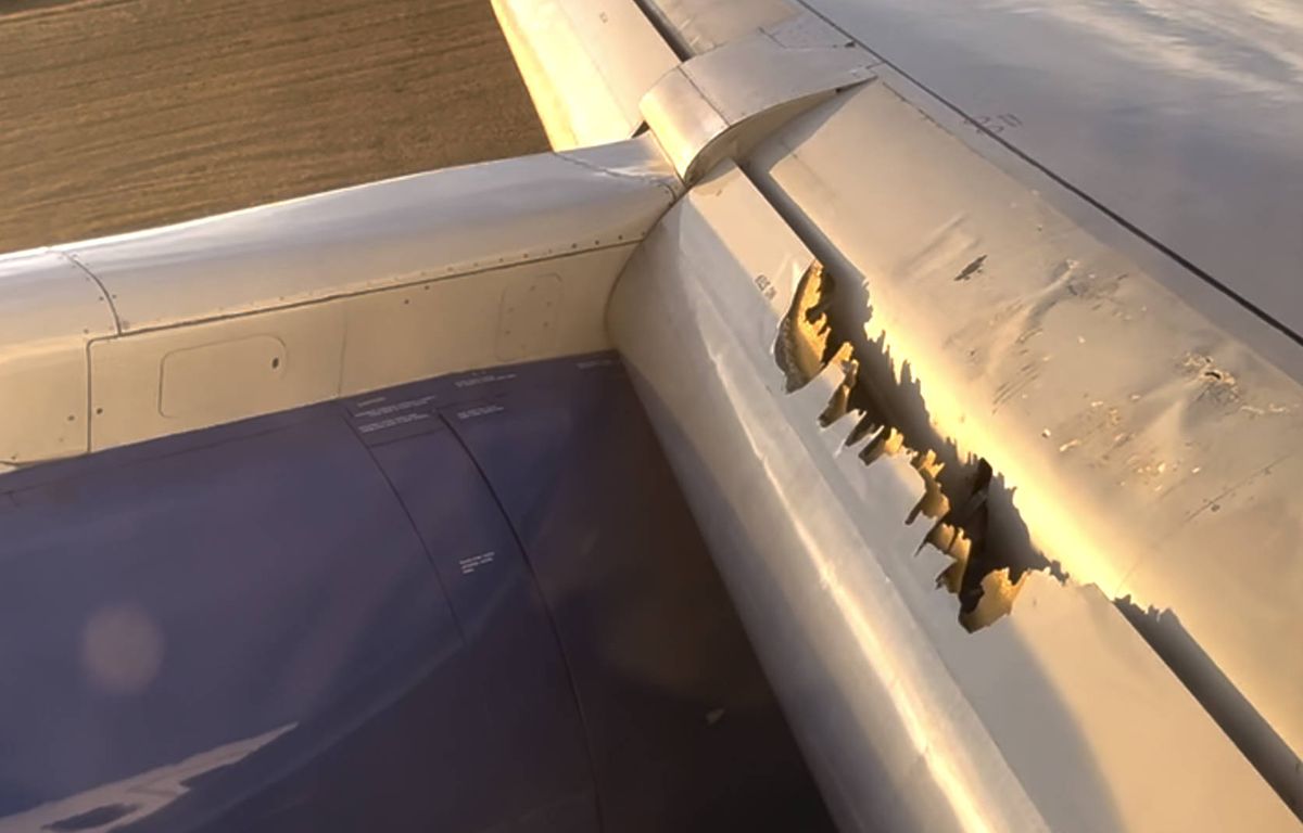 un morceau d’aile d’avion se casse en plein vol, des passagers filment