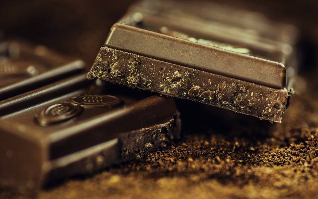 to dzieje się z organizmem po czekoladzie. mamy listę skutków spożywania czekolady [4.03.2024 r.]