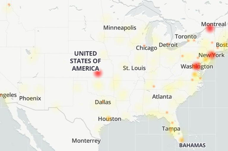 Map shows Verizon outages across the United States with thousands of