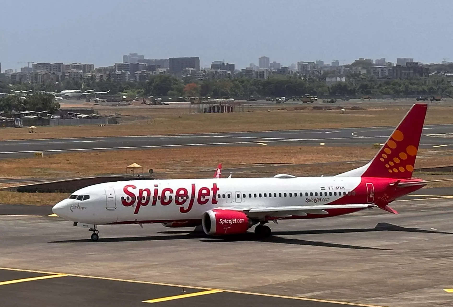 hc orders spicejet to return leased engine