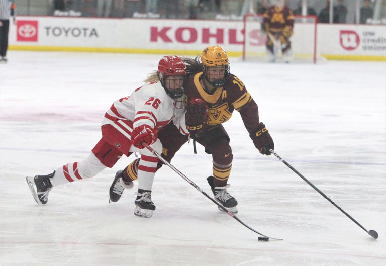 Wisconsin women's hockey dismantles No. 1 Ohio State, wins WCHA