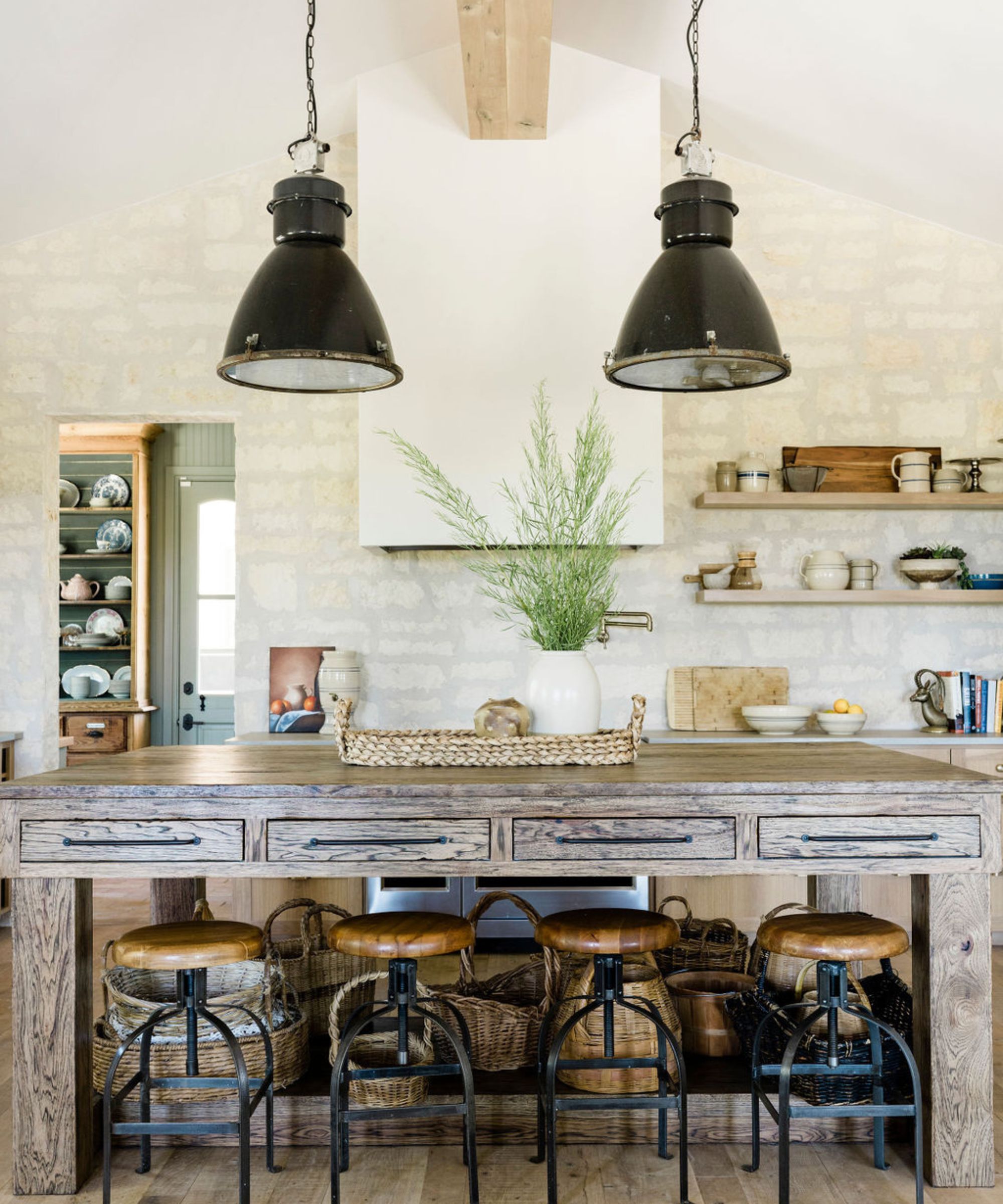 5 Modern Farmhouse Kitchen Lighting Ideas To Perfectly Finish This   BB1iIWdc.img