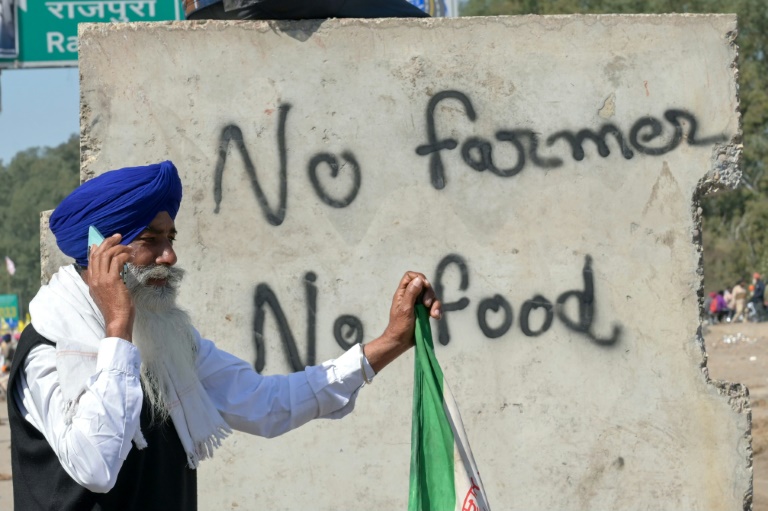 indian 'warriors' face police to back protesting farmers