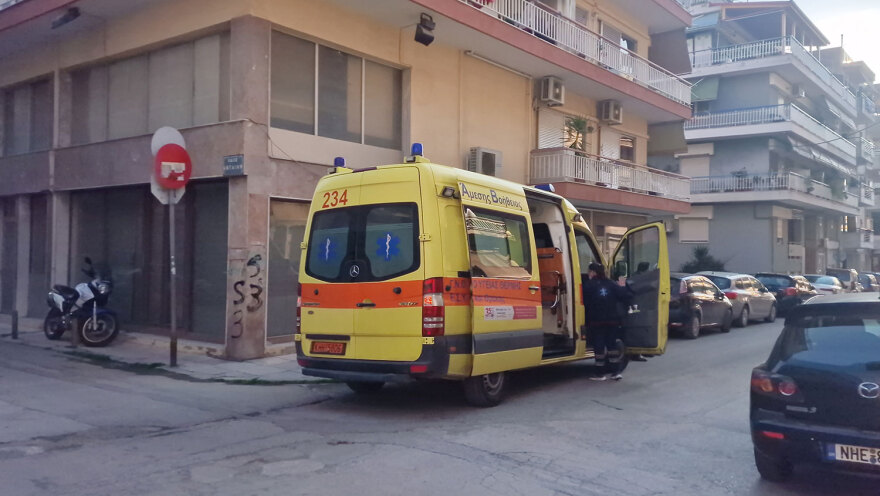 θεσσαλονίκη: νεκρή 78χρονη με τραύμα στην κοιλιά - σε κωματώδη κατάσταση ο σύζυγός της