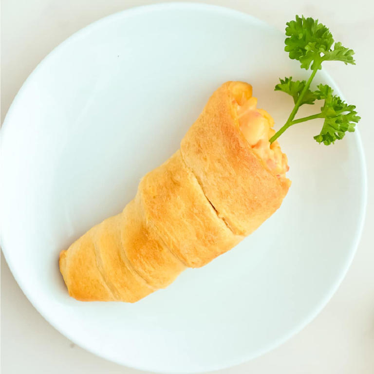 Easter stuffed carrot crescent rolls
