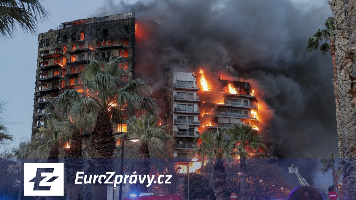 inferno ve valencii: požár zachvátil 14patrovou obytnou budovu, čeká se velký počet obětí