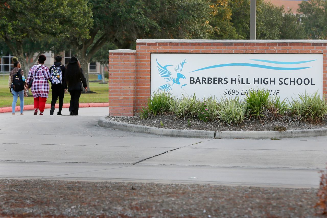 texas school’s suspension of black student who refused to cut hair wasn’t discriminatory, judge says