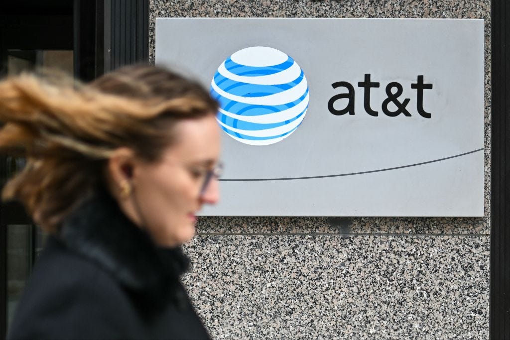 at&t 'making it right' with $5 credit to customers after last week's hourslong outage