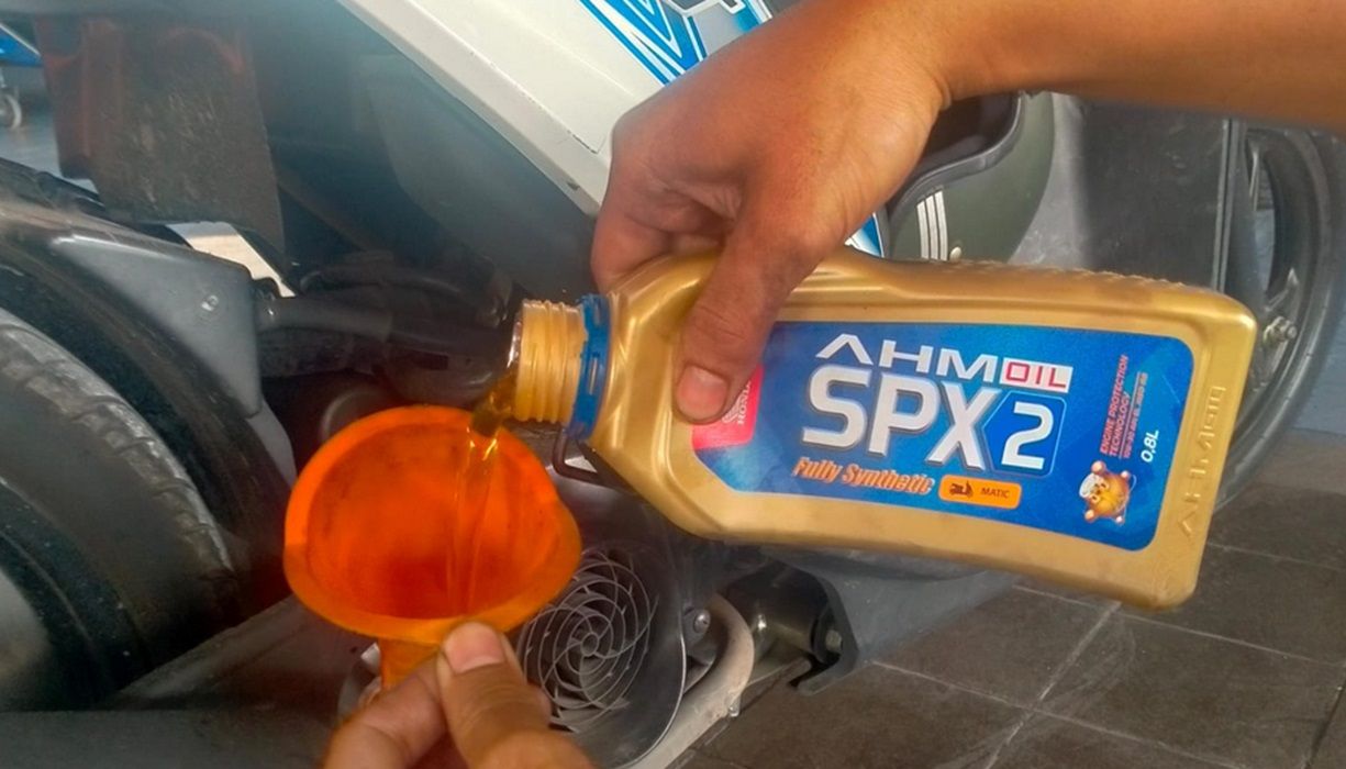 Inilah Konsekuensi Kurang Rajin Mengganti Oli Mesin Motor Matic
