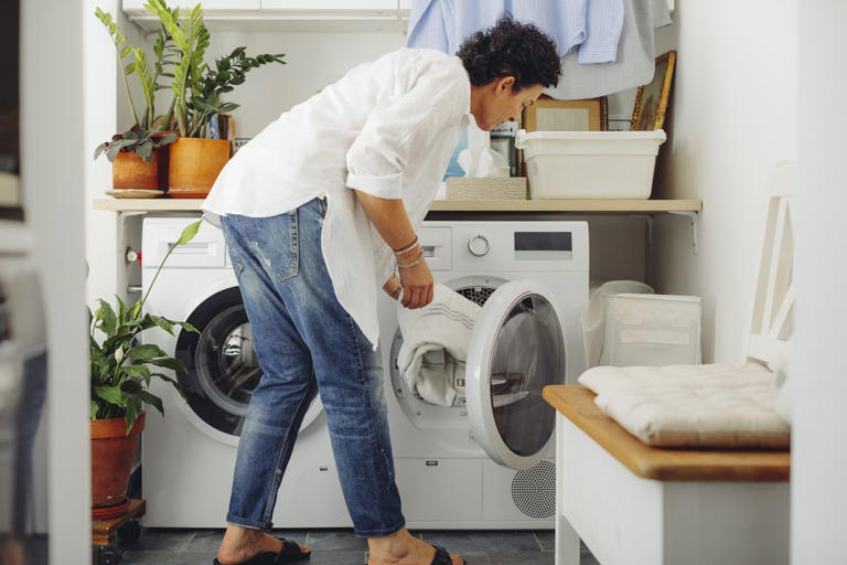 7 Signs Your Washing Machine Needs A Clean