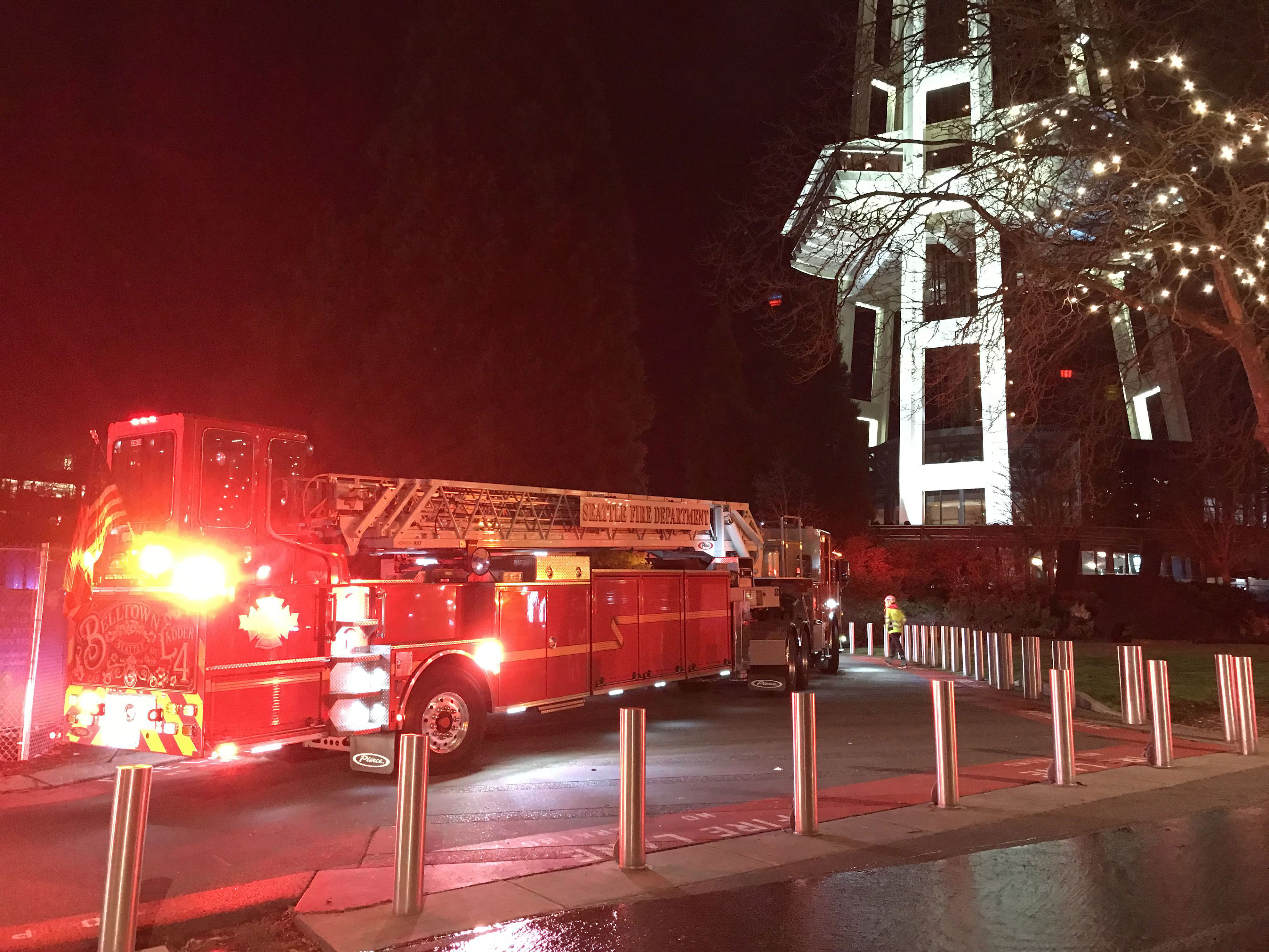 crews put out smoldering fire at seattle’s space needle