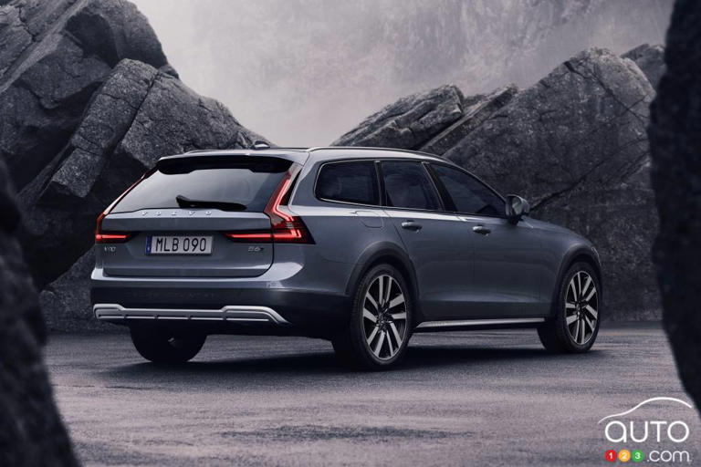 2024 Volvo V90 Cross Country Review A Raspberry to SUVs