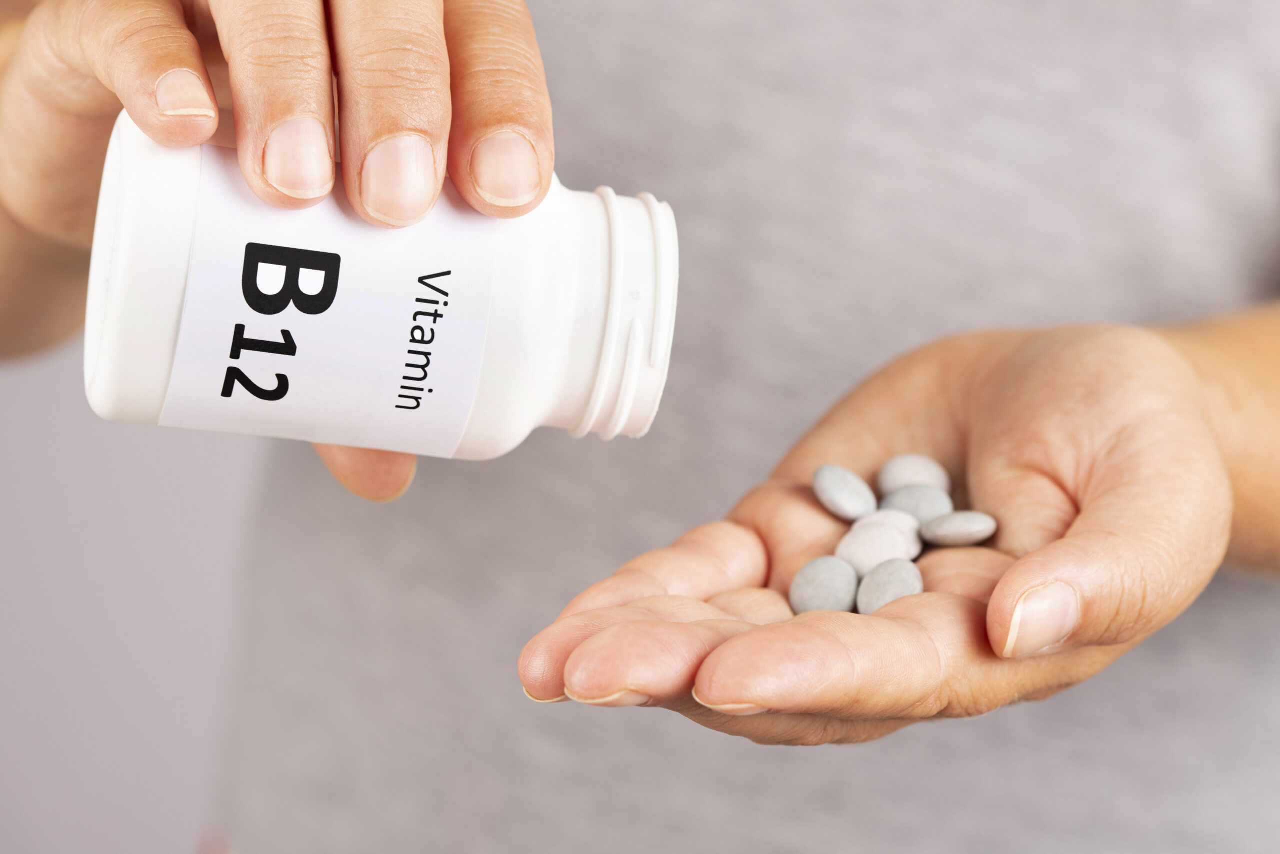 conheça os sinais da falta de vitamina b12 e saiba repor o nutriente