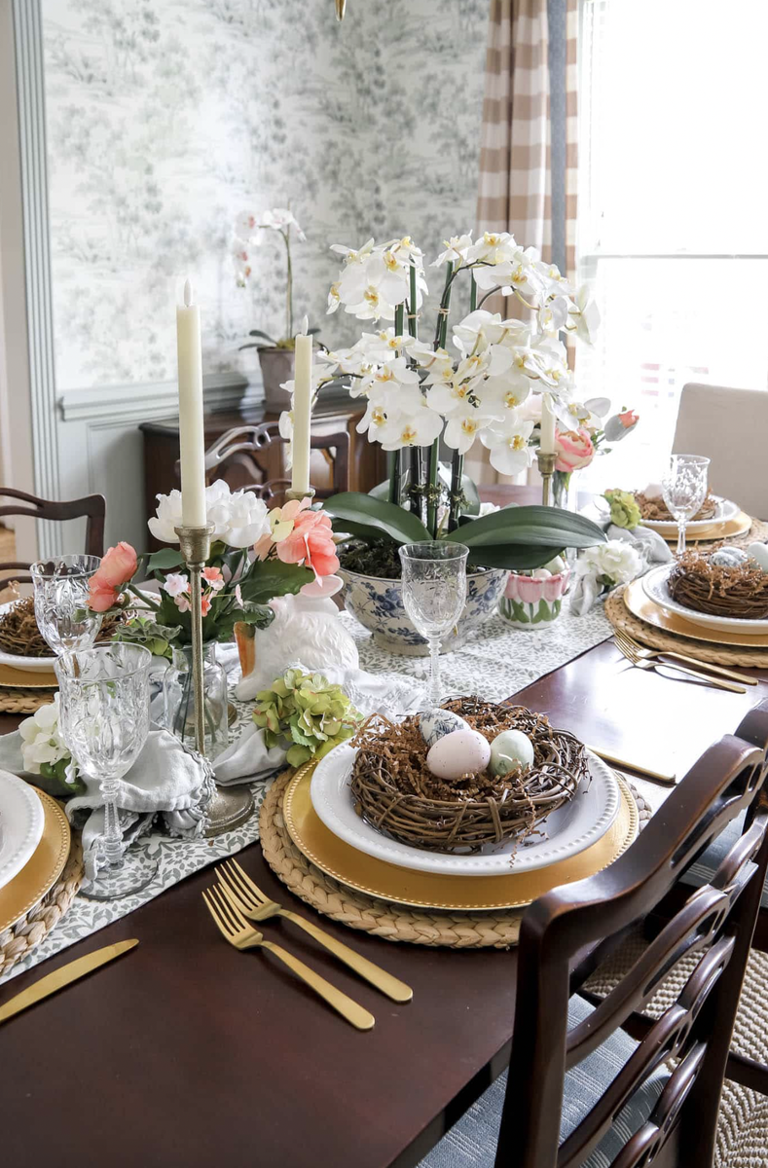 Hosting for Easter? Here's how to decorate your table