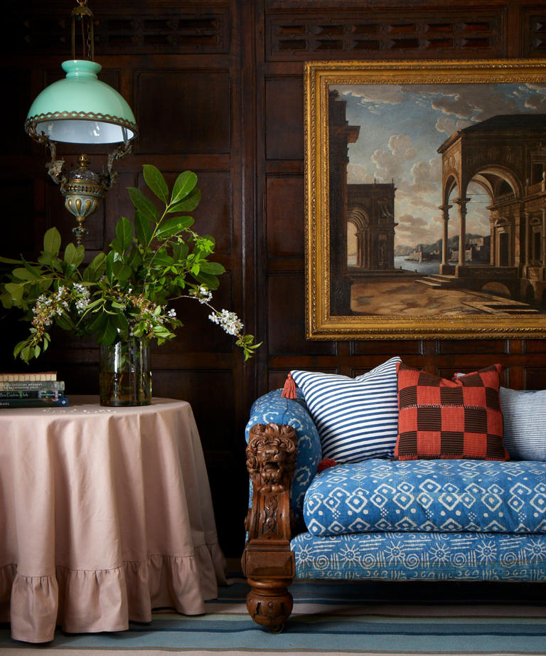 What Is English Country Decor? And How To Introduce This Eclectic Style 