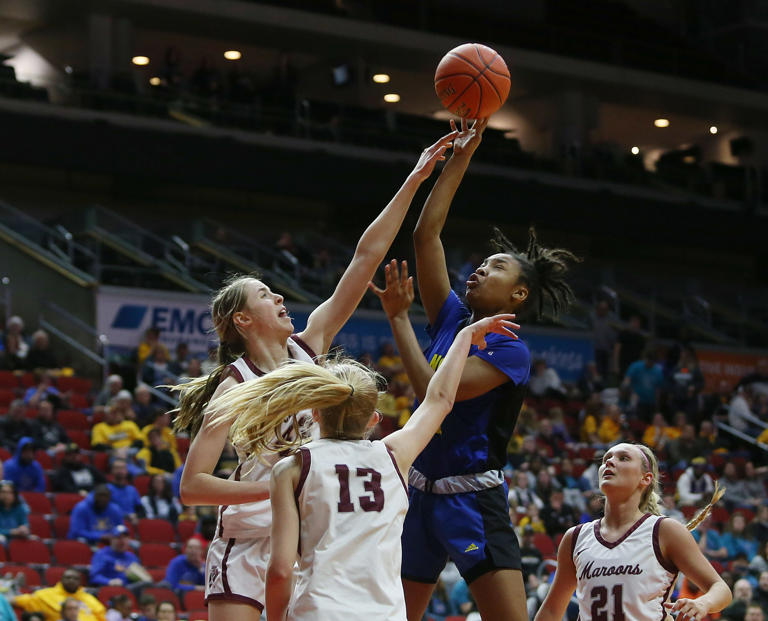 Solon girls basketball beats Estherville Lincoln Central for Class 3A