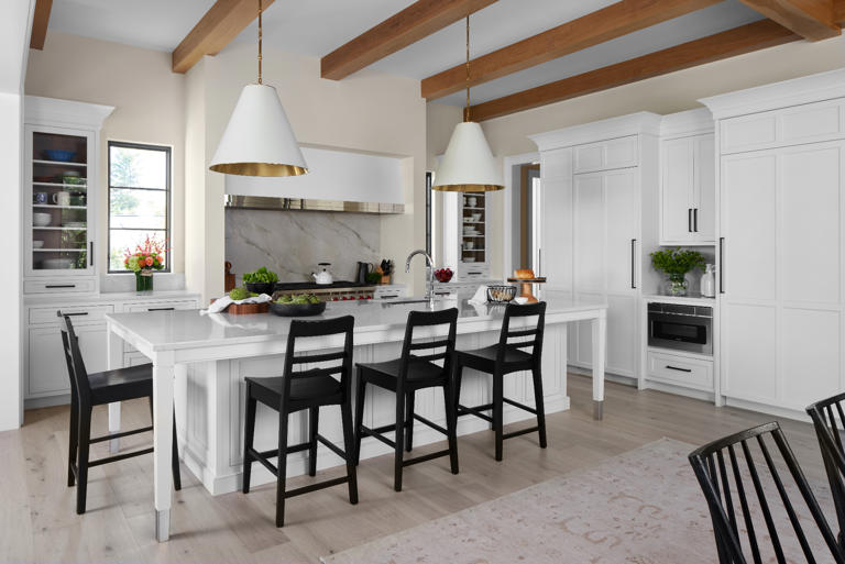 White modern farmhouse kitchen ideas –10 ways to achieve a bright and ...