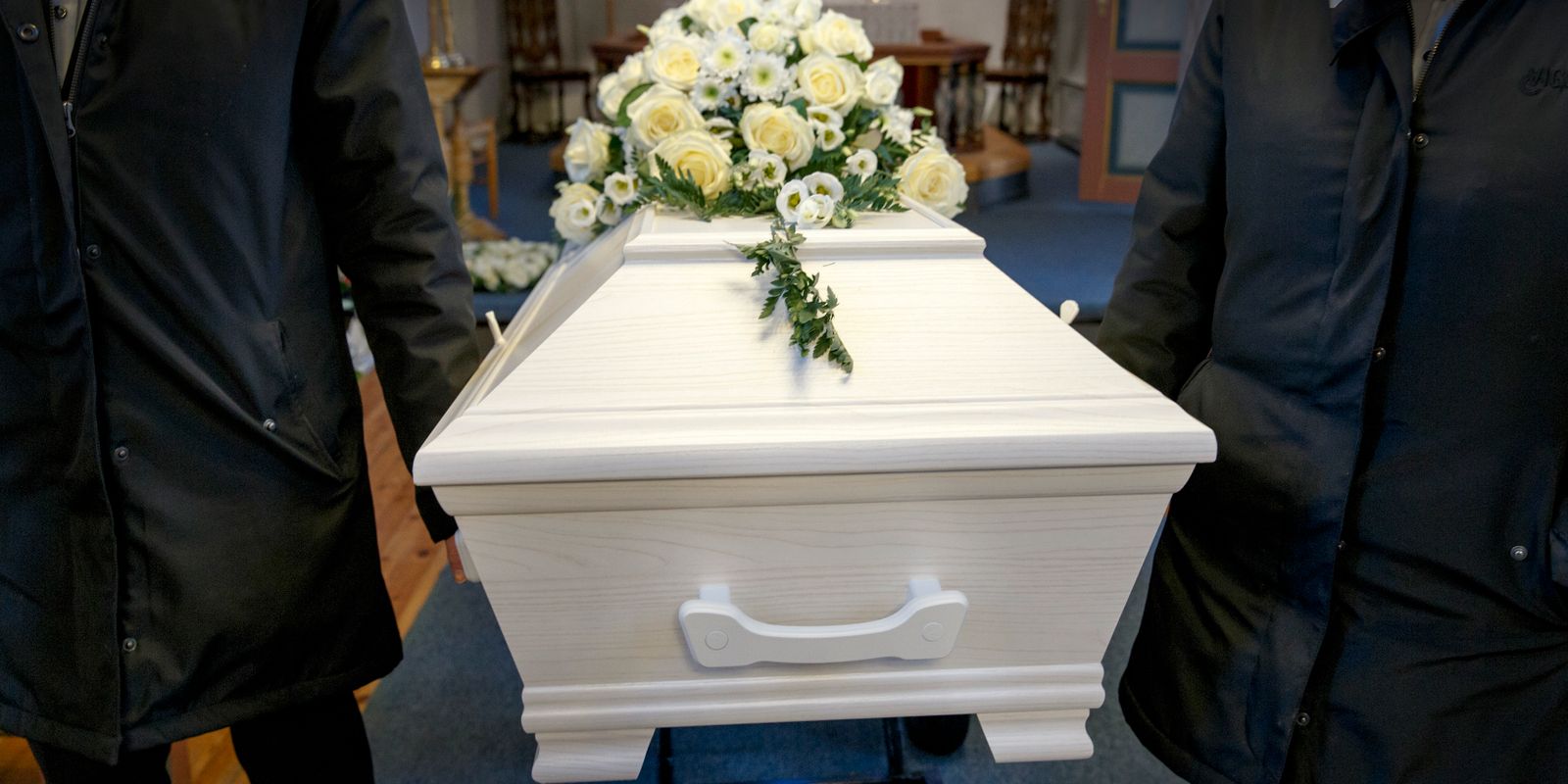 begravningsbyrå förväxlade döda – begravde fel person