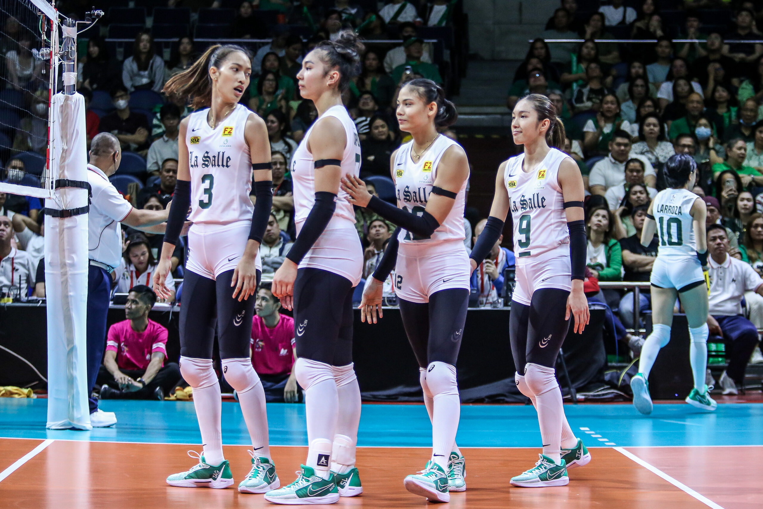 uaap volleyball: la salle lady spikers rock personalized sabrina 1s