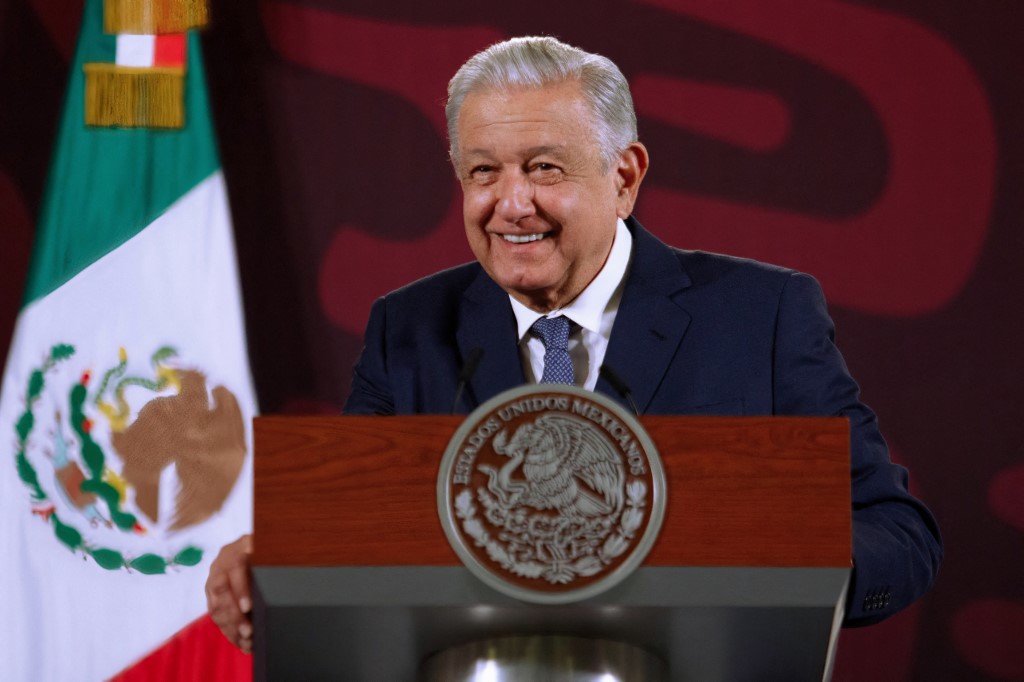 mexico president defends revealing reporter’s phone number