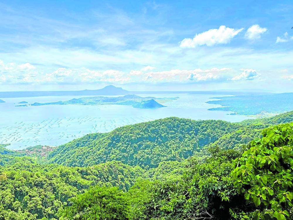 taal volcano’s sulfuric gas emission wanes