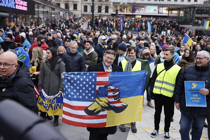tusentals manifesterade för ukraina