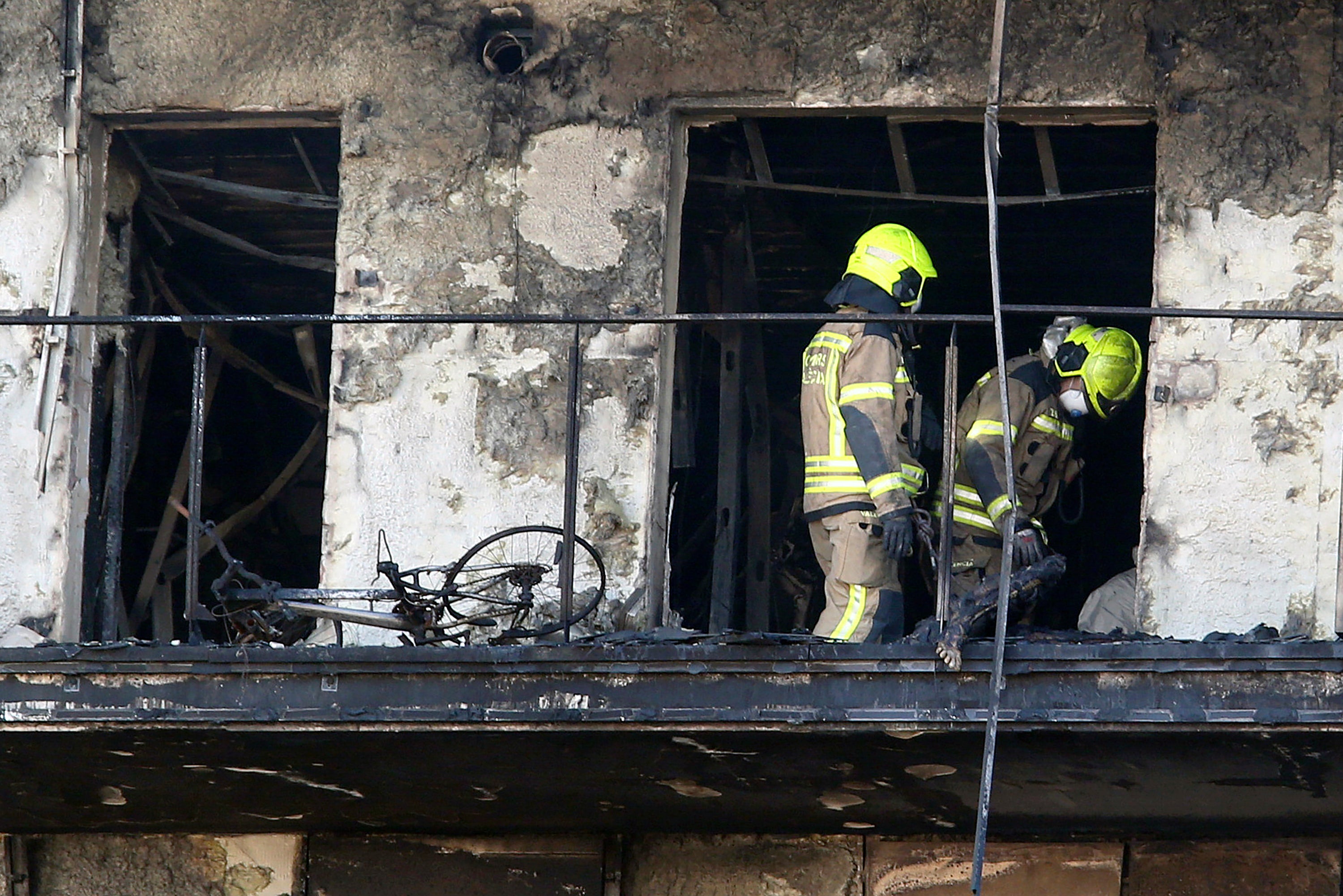 couple saved from valencia tower block inferno say they ‘refused to die’