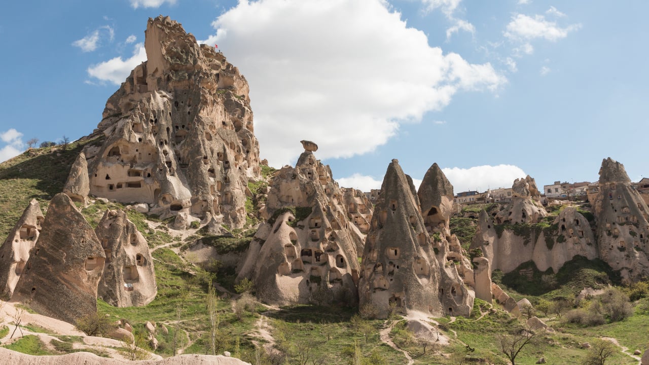<p>This mountainous region has recently become a favorite of adventurers. Hundreds of companies organize trips to Cappadocia that begin and end in Istanbul as the small distance incentivizes travelers to make the most of their time in Turkey.</p>