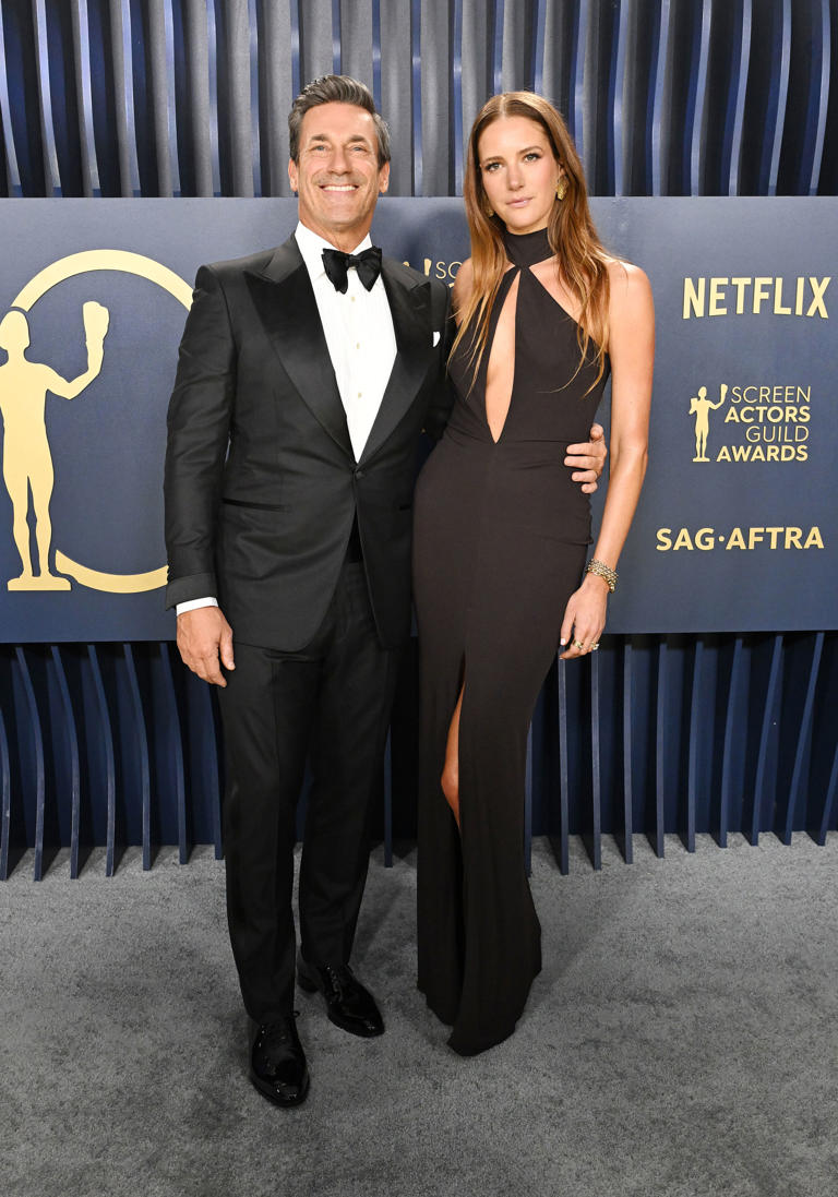 La pareja de Hollywood coordinó sus looks en color negro.