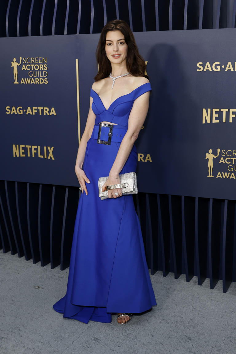 Anne Hathaway How the ‘Devil Wears Prada’ reunion at SAG Awards 2024