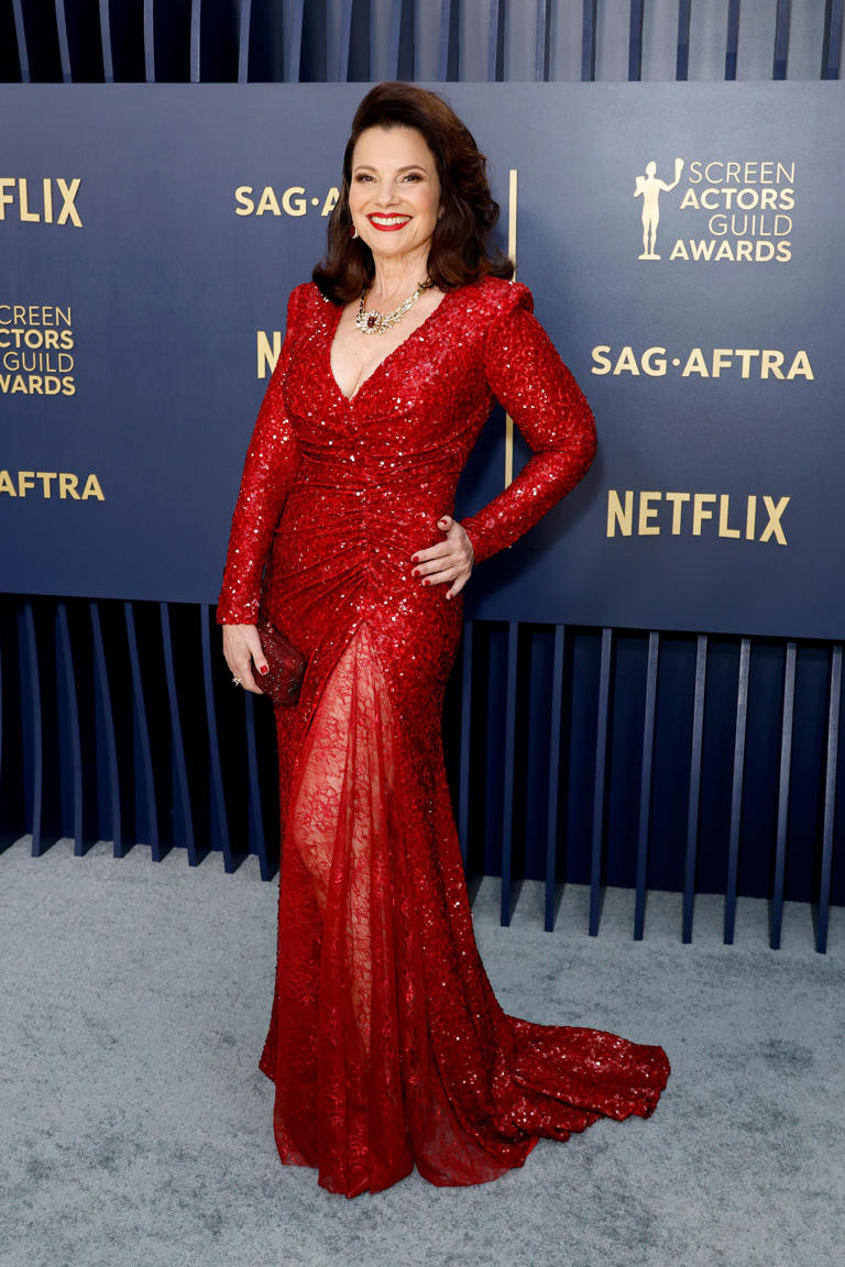 La actriz y presidenta del SAG-AFTRA lució un increíble vestido rojo.