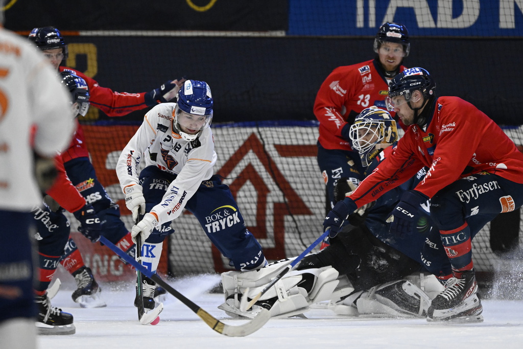 kvartsfinalen avbröts – ett räcke har rasat