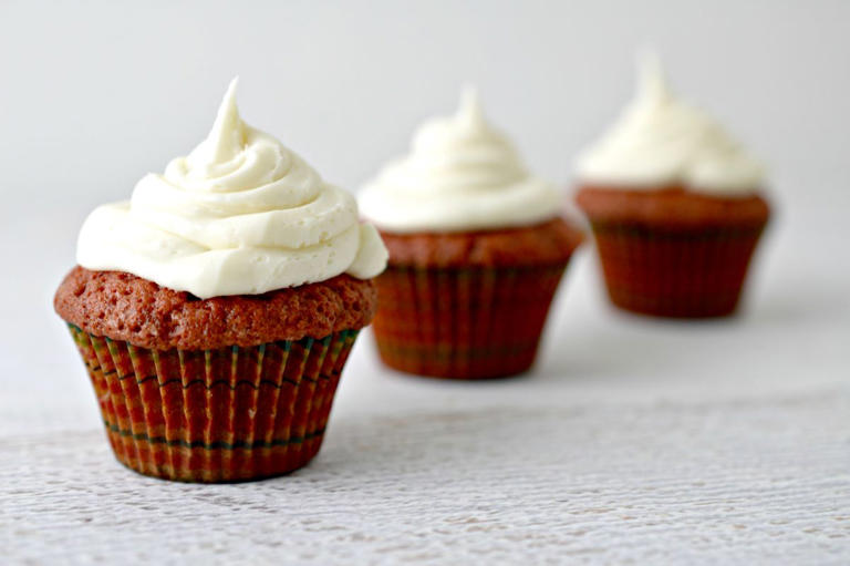 6 Delicious Desserts for Red Velvet Cake Lovers