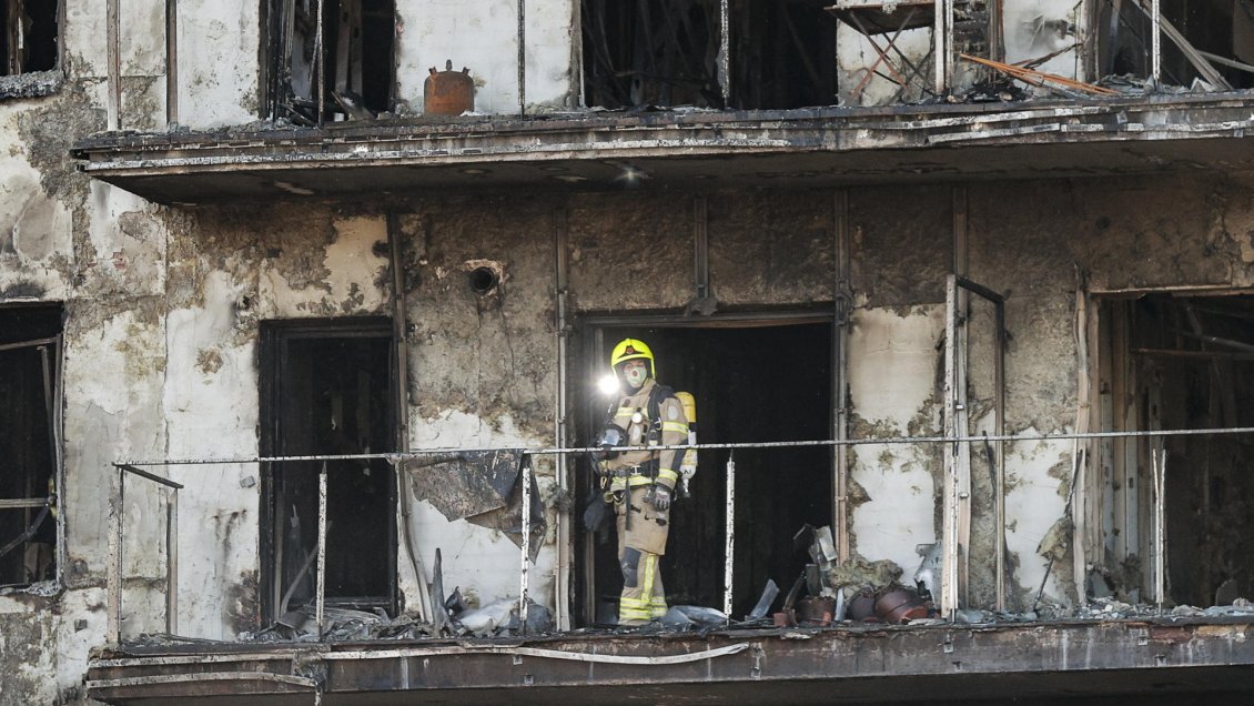 chilena resultó afectada en incendio de edificio de valencia: se encuentra en buen estado