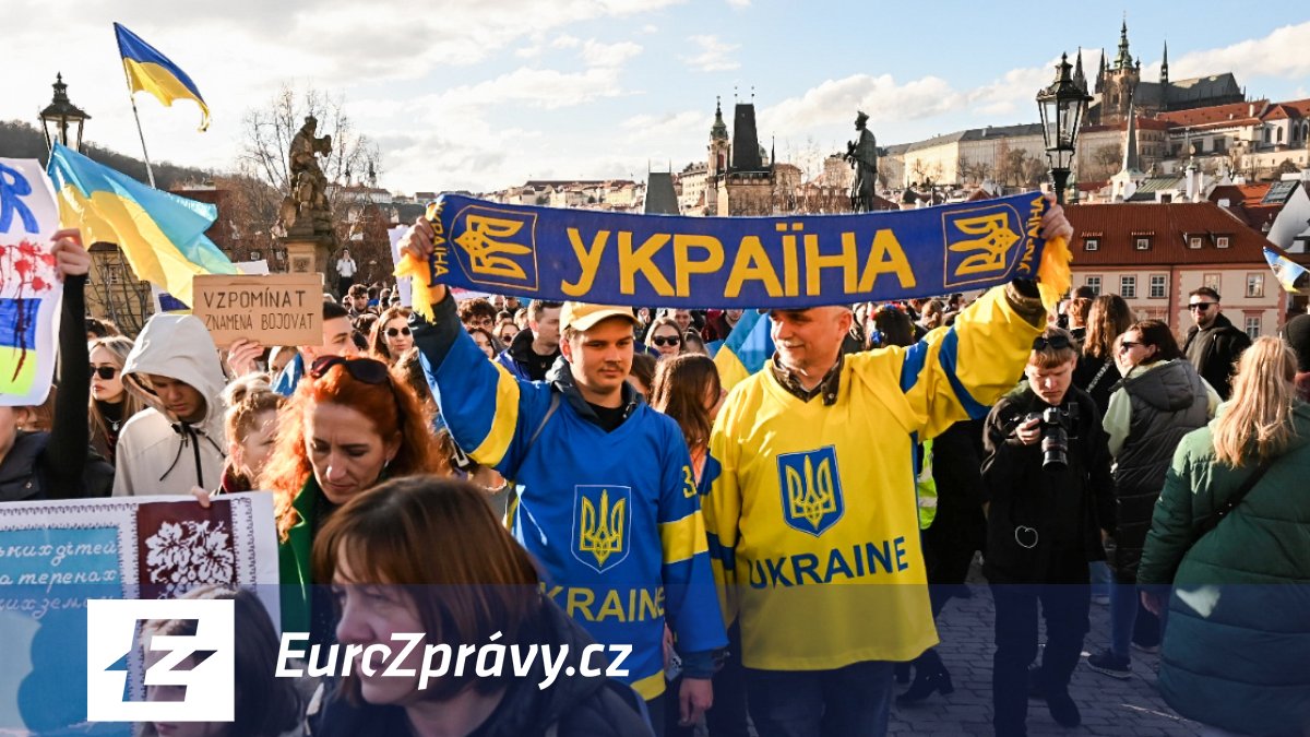 obrazem: česko si připomnělo dva roky války na východě. lidé opět podpořili ukrajinu