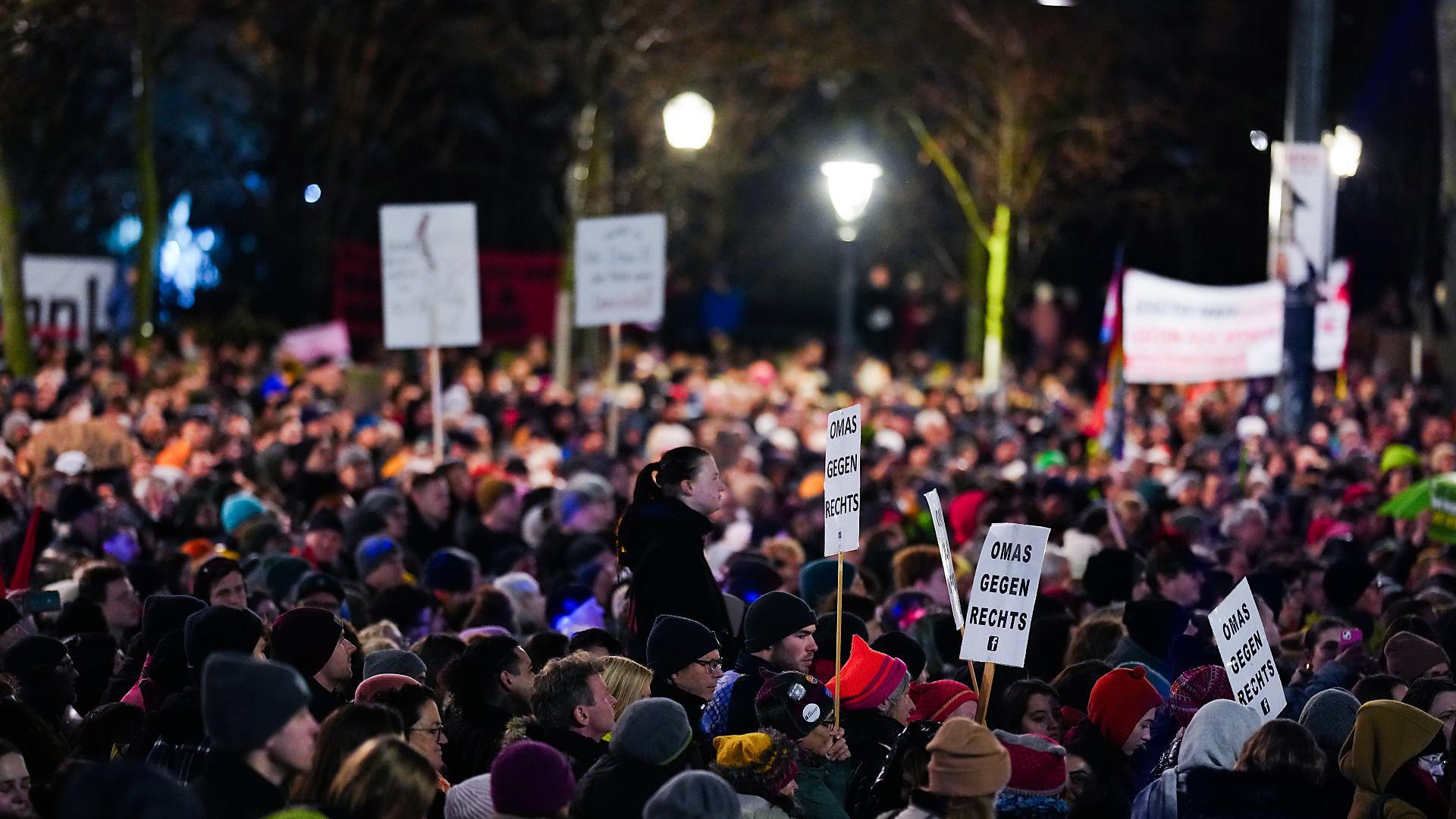 Kundgebungen Gegen Rechtsextremismus In Ganz Österreich