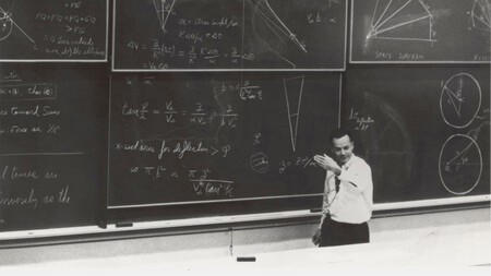 El Dr. Richard Feynman durante una clase especial: el Movimiento de los Planetas alrededor del Sol.