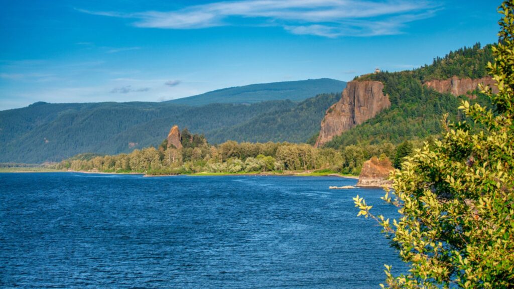 <p>With its scenic beauty, outdoor activities, and mild climate in certain areas, Oregon is an ideal option to retire to.</p><p><a href="https://www.cnbc.com/2024/01/27/best-states-to-retire-in-2024.html">Source</a></p>