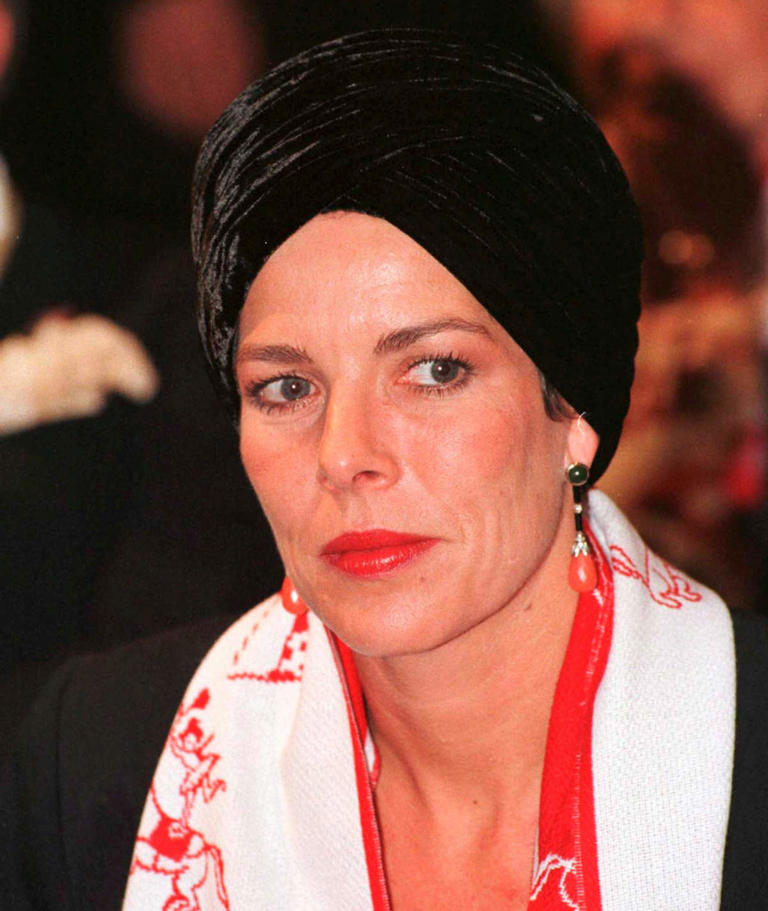 Carolina de Mónaco en 1997 con turbante. 