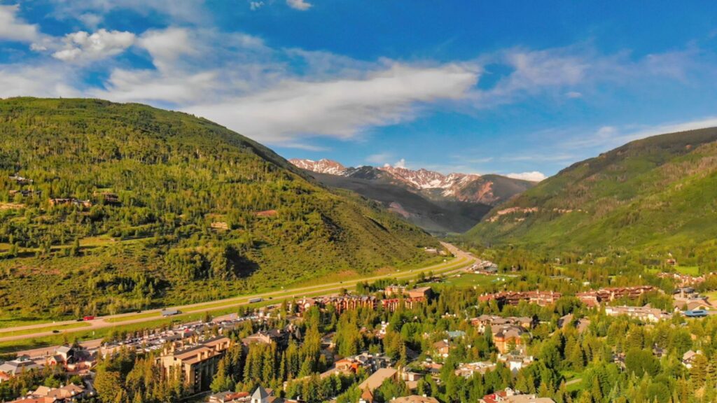 <p>Colorado offers excellent outdoor activities and cultural amenities, which are an attraction for many older people who have spent their lives working. It offers a generally healthy lifestyle, a necessity in the golden years.</p>