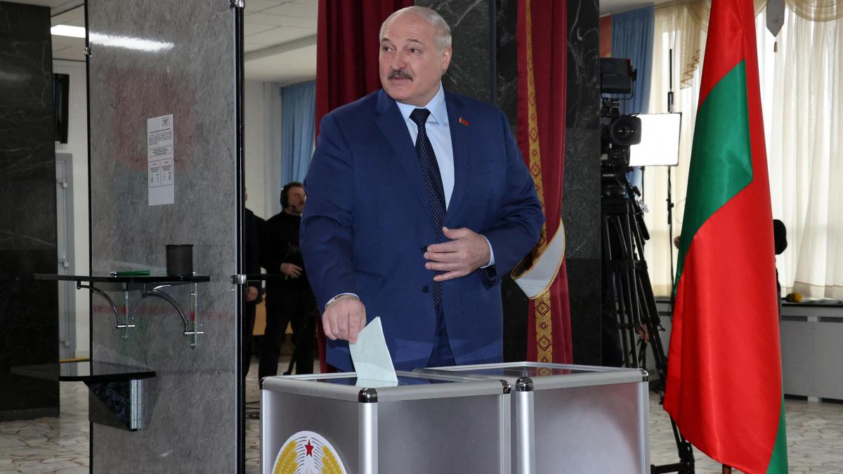 Lukashenko, En La Presidencia De Bielorrusia Desde 1994, Anuncia Que Se ...