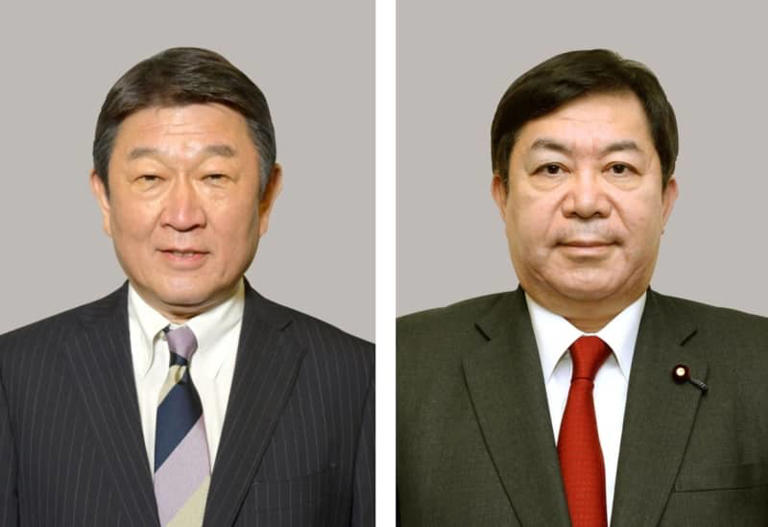 自民党の茂木敏充幹事長（左）、棚橋泰文元国家公安委員長