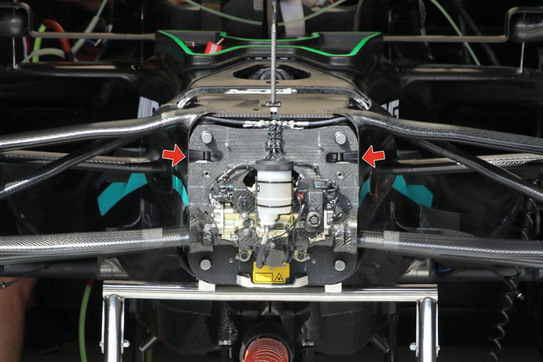 Mercedes has new adaptable F1 suspension trick on W15