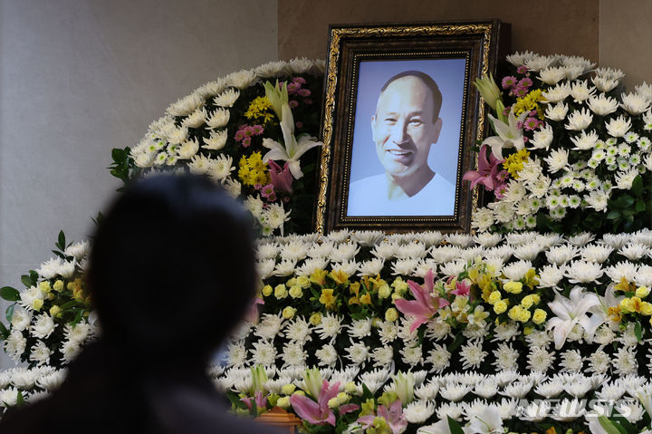 焼身のタクシー運転手パン・ヨンファンさん 死去から142日で葬儀へ