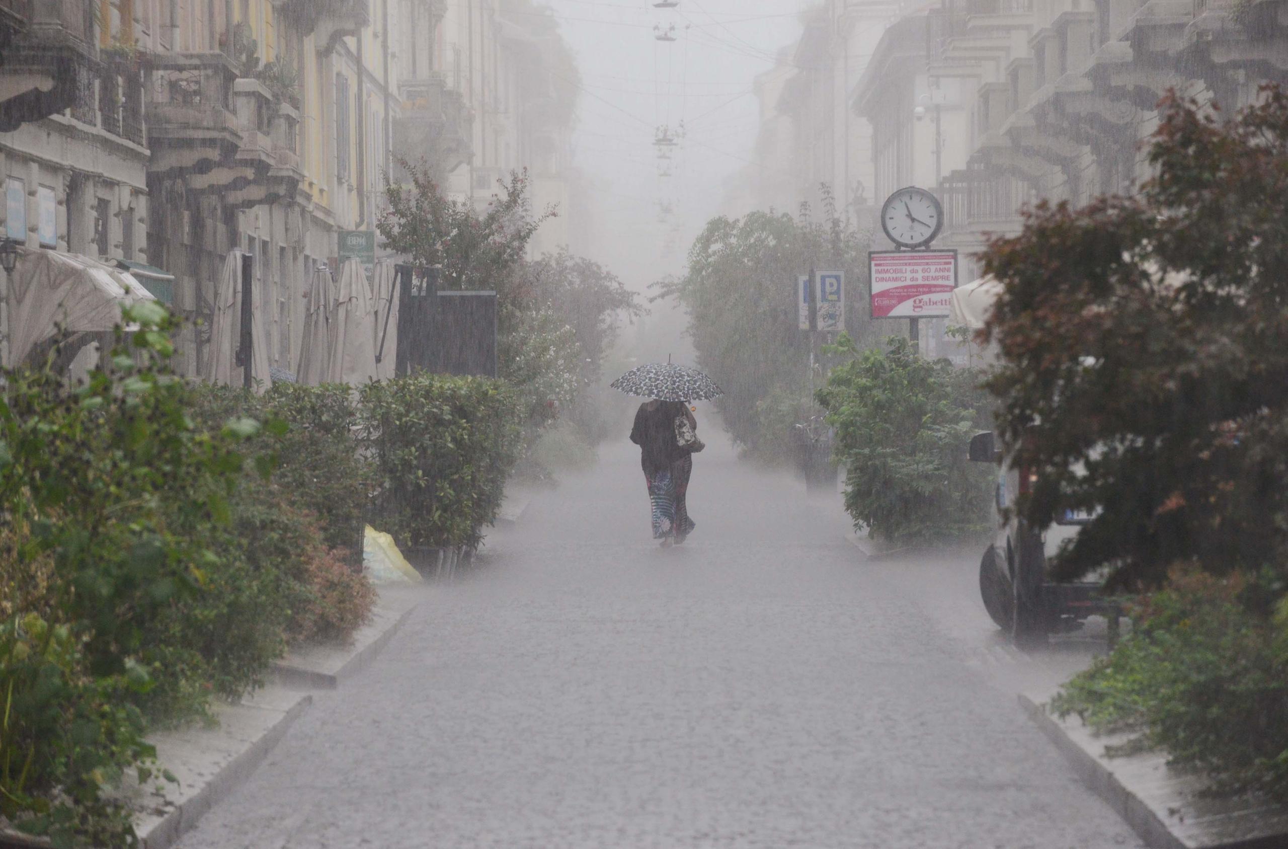 furia del maltempo sull’italia, allerta in 5 regioni. previsioni: pioggia, neve e grandine