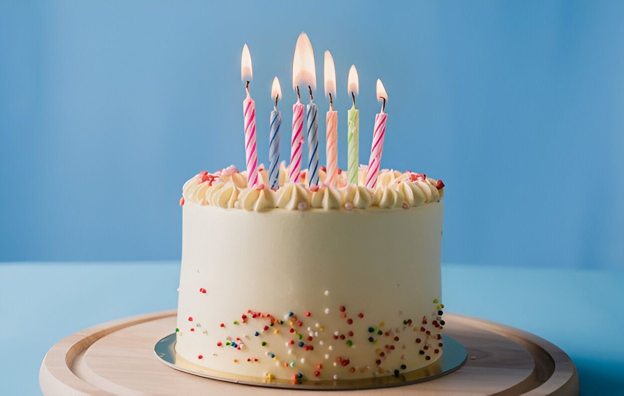 ¿por qué soplamos velas en los pasteles de cumpleaños?