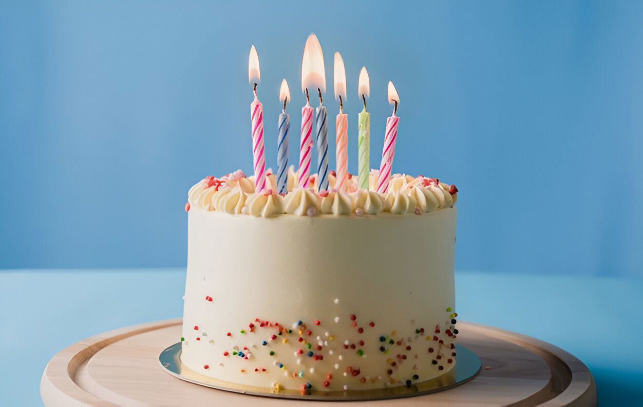 Qué pasa cuando soplas las velas del pastel de cumpleaños?