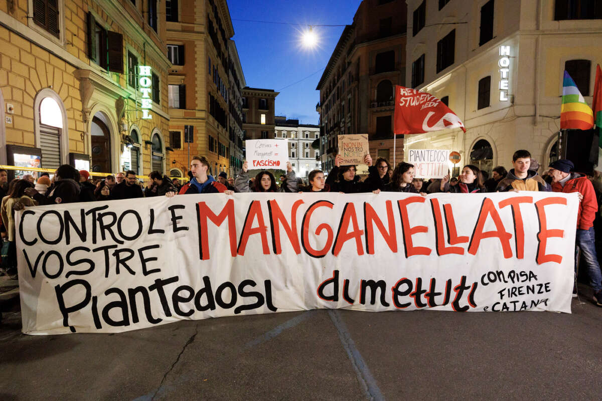 “Piantedosi Dimettiti”, La Manifestazione Degli Studenti Al Viminale ...