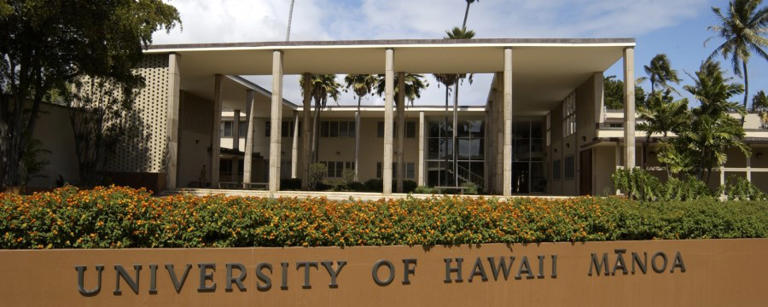 to-reverse-flagging-enrollment-uh-is-doing-something-unprecedented